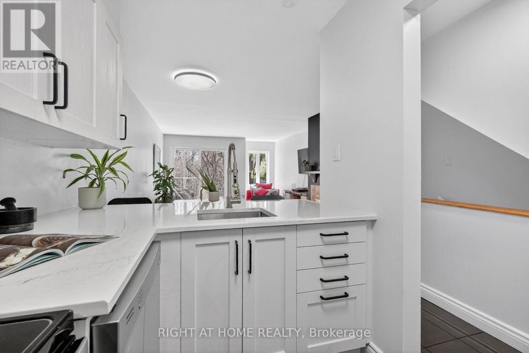 29676442/43-crispin-private/manor-park/ottawa/ontario/K1K2T7_7