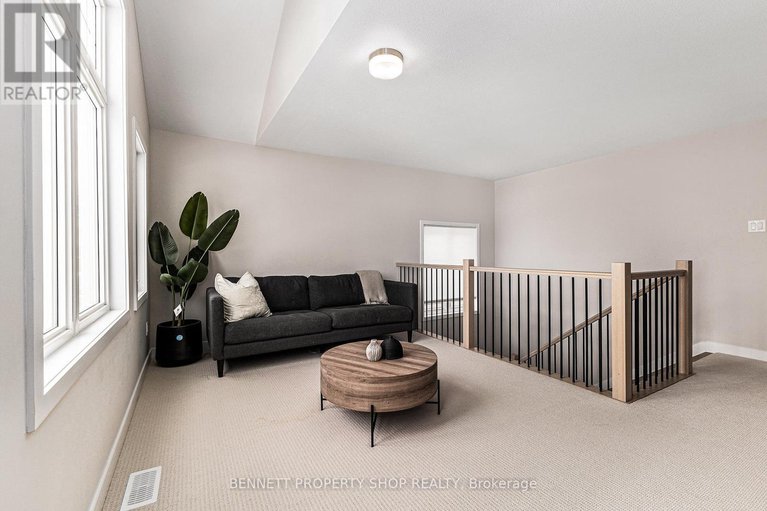 28055721/639-terrier-circle/goulbourn-twp-from-franktown-rdsouth-to-rideau/ottawa/ontario/K0A2Z0_14