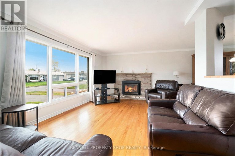 28973672/17-glenmanor-drive/meadowlandscrestview/ottawa/ontario/K2G3E8_3