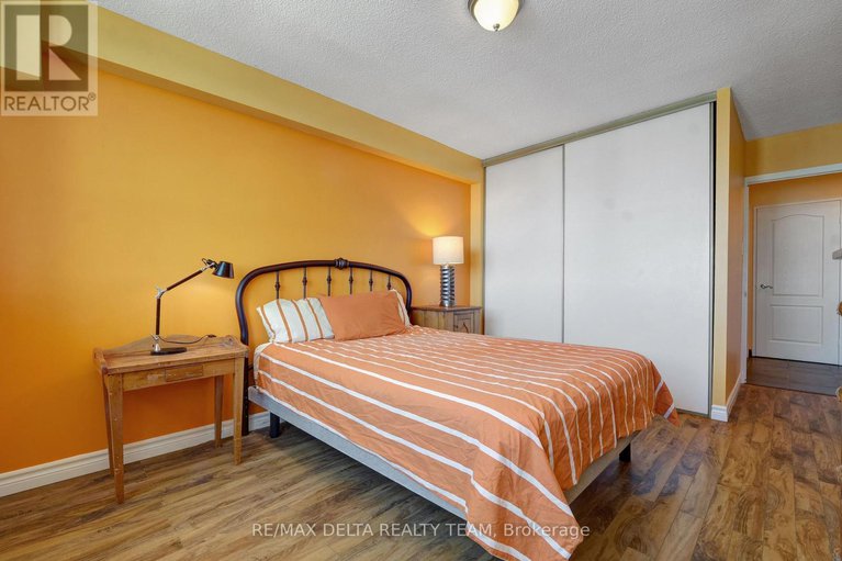 29322597/1001-555-brittany-drive/viscount-alexander-park/ottawa/ontario/K1K4C5_15