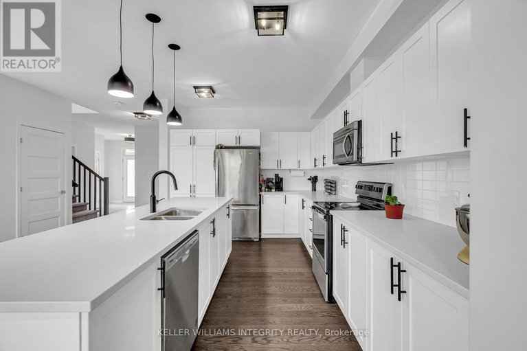 28230053/176-onyx-crescent/town-of-rockland/clarence-rockland/ontario/K4K1P6_13