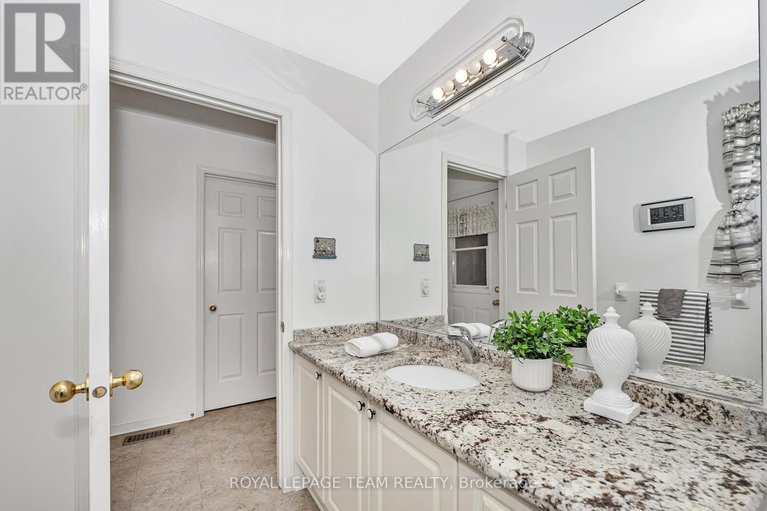 29475386/1961-manotick-station-road/osgoode-twp-north-of-reg-rd-6/ottawa/ontario/K0A2W0_13