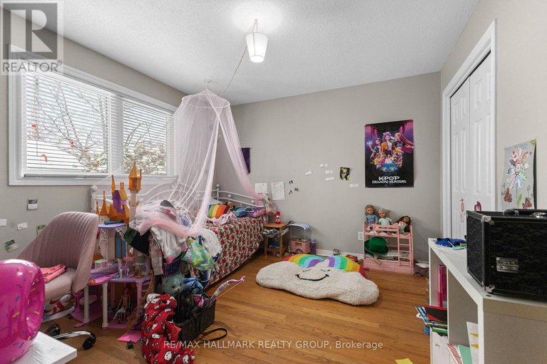 29229707/816-willow-avenue/chatelaine-village/ottawa/ontario/K1E1C7_9