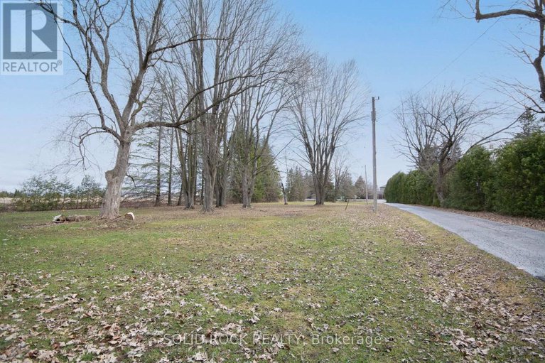 28251367/724-river-road/riverside-southgloucester-glen/ottawa/ontario/K4M1B2_12