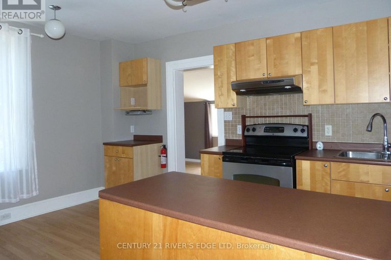 28536182/468-gladstone-street-n/winchester/north-dundas/ontario/K0C2K0_4