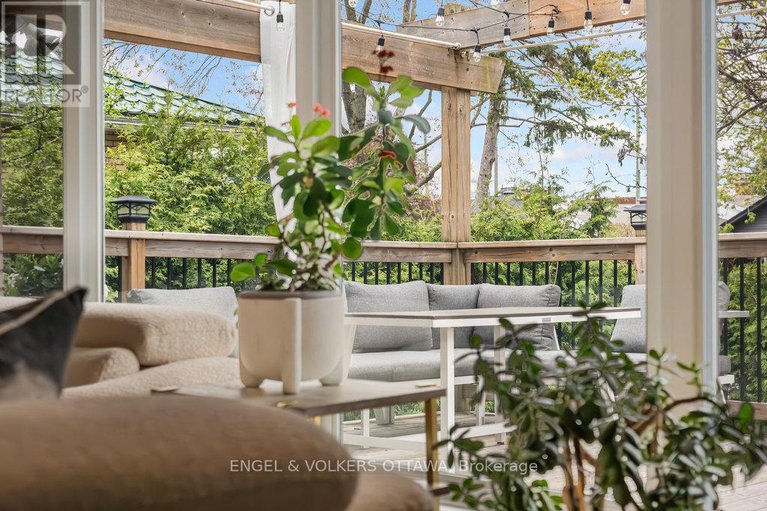 28298907/953-fairlawn-avenue/mckellar-heightsglabar-park/ottawa/ontario/K2A3S7_20