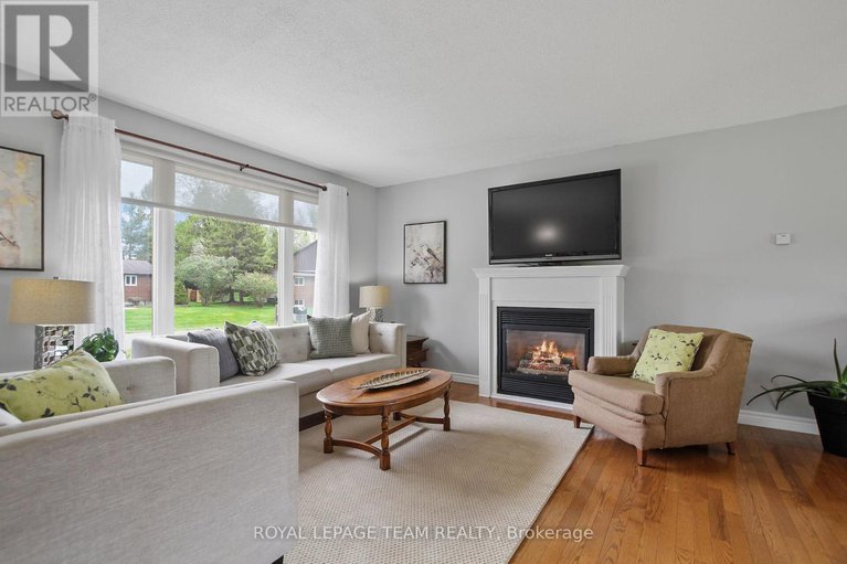 28356426/6489-doctor-blair-crescent/north-gower/ottawa/ontario/K0A2T0_3
