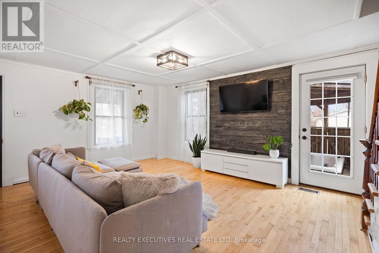 29627788/416-main-street/winchester/north-dundas/ontario/K0C2K0_11