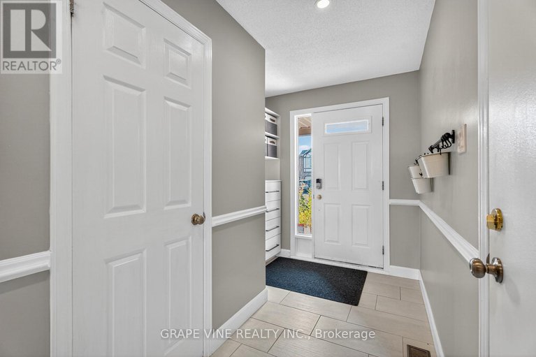 28888602/204-hunterswood-crescent/hunt-club-park/ottawa/ontario/K1G5V1_5