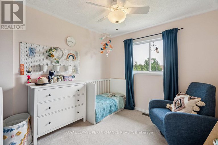 28591914/1869-hennessy-crescent/fallingbrookgardenway-south/ottawa/ontario/K4A3X8_28