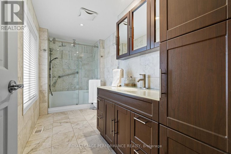 28895549/2463-orient-park-drive/blackburn-hamlet-south/ottawa/ontario/K1B4N2_21