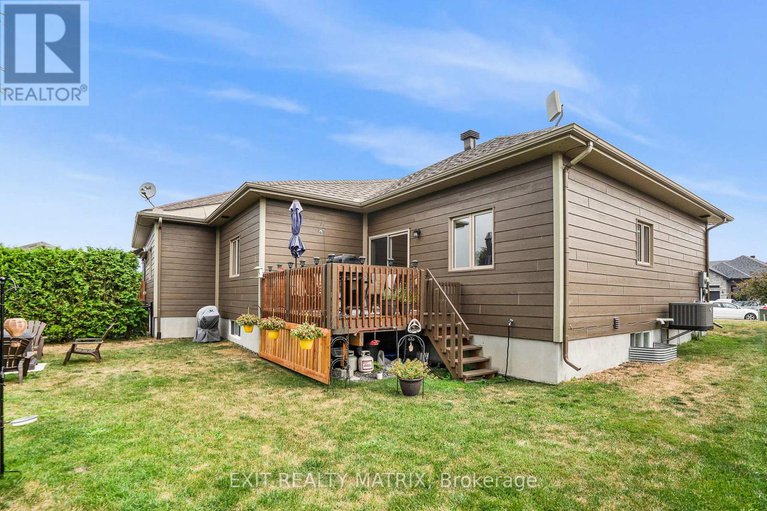 28716853/16-julien-street/lorignal/champlain/ontario/K0B1K0_24