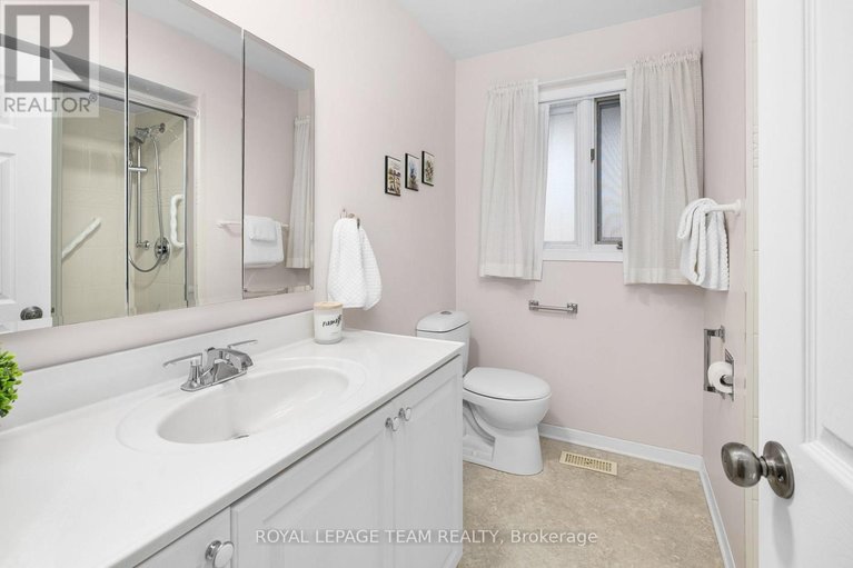 29618912/30-elmsley-crescent/arbeatha-park/ottawa/ontario/K2H6V3_30