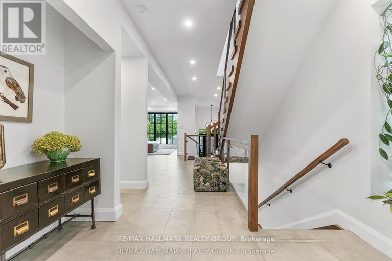 29052704/396-roosevelt-avenue/westboro-west/ottawa/ontario/K2A1Z3_12