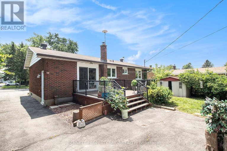 28638173/303-gleneagles-avenue/bilberry-creekqueenswood-heights/ottawa/ontario/K1E1L7_4