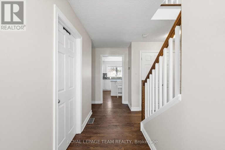 29662384/1081-boucher-crescent/manotick-south-to-roger-stevens/ottawa/ontario/K4M1B3_6