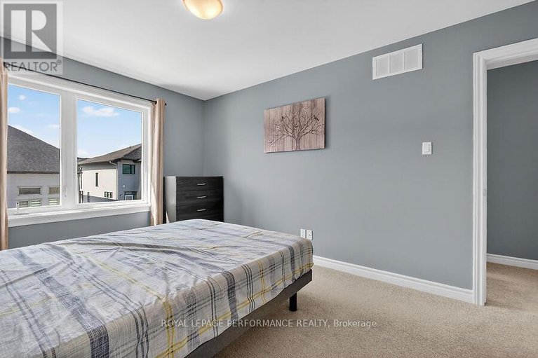 29557576/790-cairn-crescent/mer-bleuebradley-estatesanderson-park/ottawa/ontario/K1W0P7_33