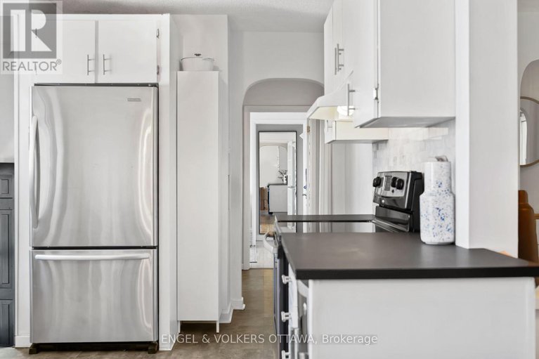 28406748/8-pineglen-crescent/pineglencountry-place/ottawa/ontario/K2E6X7_21