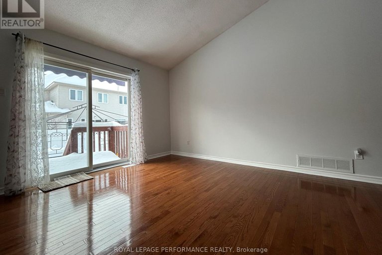 29296392/106-mosswood-court-w/hunt-club/ottawa/ontario/K1V0N6_3