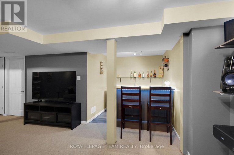 28518237/102-longshire-circle/longfields/ottawa/ontario/K2J4K8_44