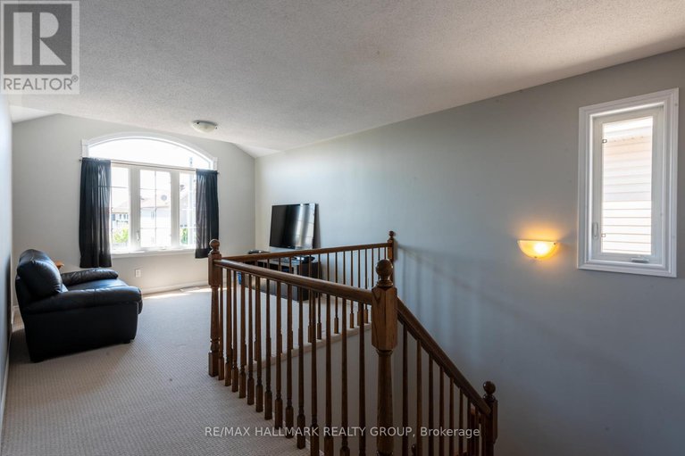 28553250/217-fountainhead-drive/mer-bleuebradley-estatesanderson-park/ottawa/ontario/K1W0C2_20