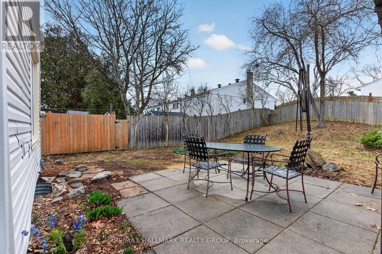 29612402/24-hobart-crescent/sheahan-estatestrend-village/ottawa/ontario/K2H5S4_33