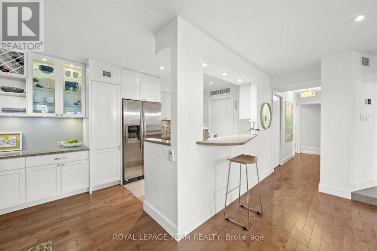 29354068/202d-1-columbus-avenue/overbrook/ottawa/ontario/K1K4L1_12