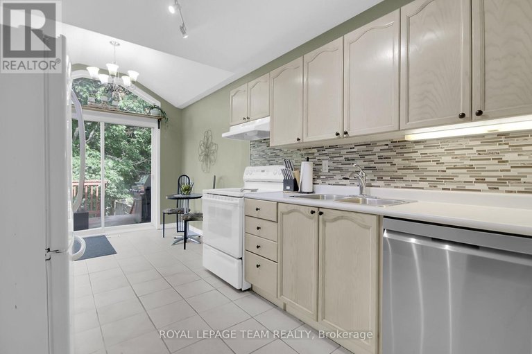 28809453/75-inverary-drive/morgans-grantsouth-march/ottawa/ontario/K2K2S1_11