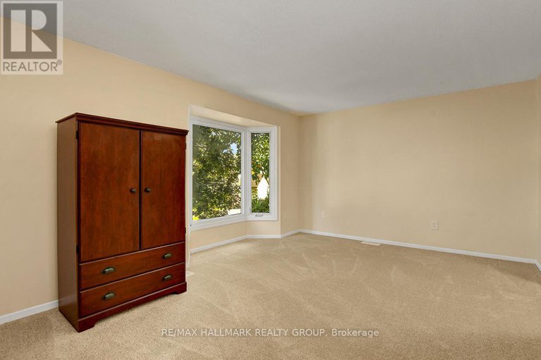 28845006/44-turret-court/glencairnhazeldean/ottawa/ontario/K2L2L1_15