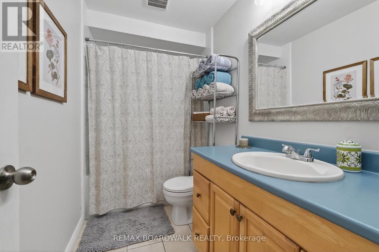 29607397/7925-jeanne-darc-boulevard-n/orleans-wood/ottawa/ontario/K1C2C7_24