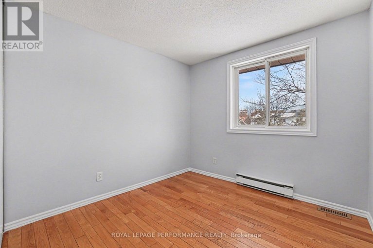 29688015/1367-cedarcroft-crescent/pineview/ottawa/ontario/K1B5G8_19