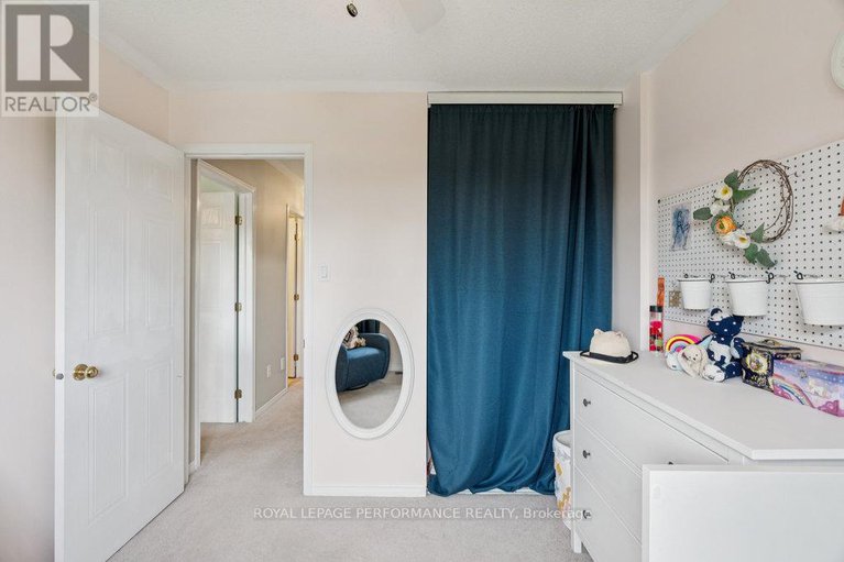 28591914/1869-hennessy-crescent/fallingbrookgardenway-south/ottawa/ontario/K4A3X8_29
