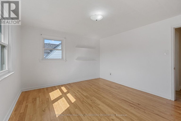 28850275/809-smyth-road-n/elmvale-acres/ottawa/ontario/K1G1P2_20