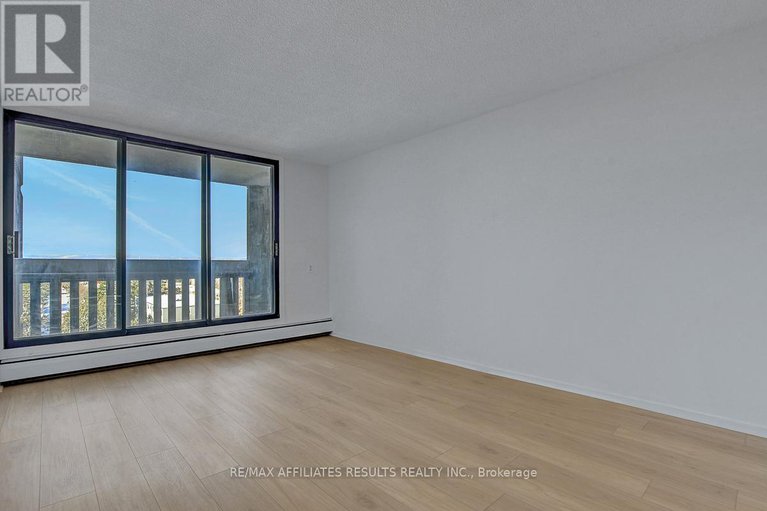 29180738/410-415-greenview-avenue/britannia/ottawa/ontario/K2B8G5_15