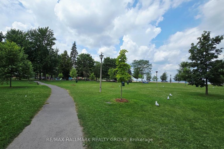 28608345/2923-ahearn-avenue/britannia/ottawa/ontario/K2B7A1_33