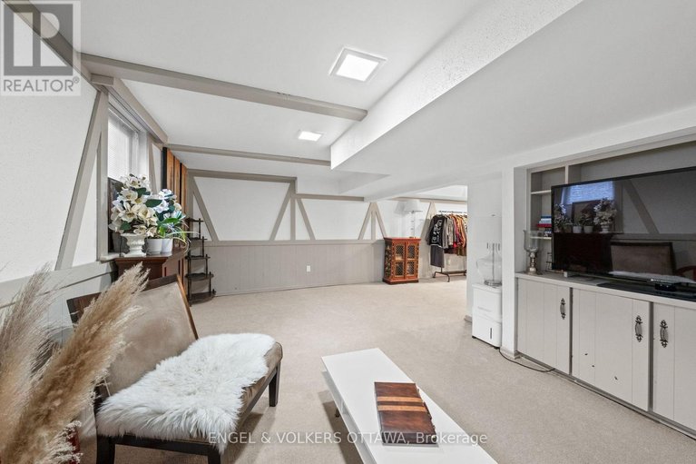 29645415/1-erinlea-court/pineglencountry-place/ottawa/ontario/K2E7C8_31