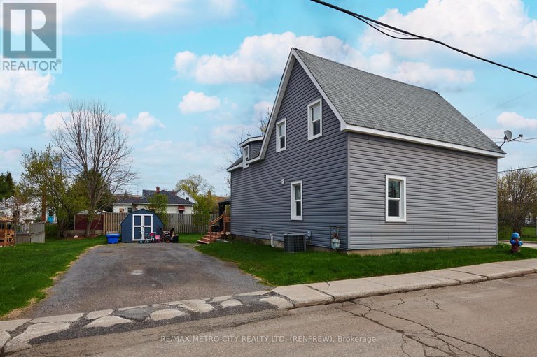 28293048/228-arnprior-avenue/renfrew/renfrew/ontario/K7V3A1_2