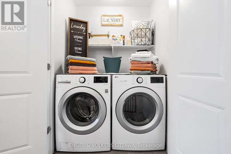 29589198/740-miikana-road/blossom-parkkemp-parkfindlay-creek/ottawa/ontario/K1X0H6_36