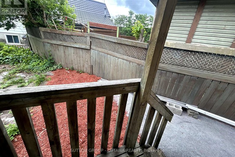 28488845/8-robinson-avenue/sandy-hill/ottawa/ontario/K1N8N9_13