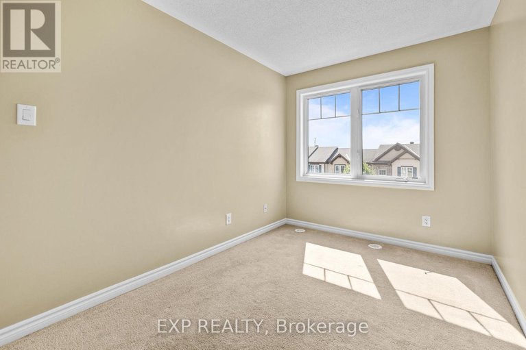 28595126/243-par-la-ville-circle/stittsville-north/ottawa/ontario/K2S0T6_26