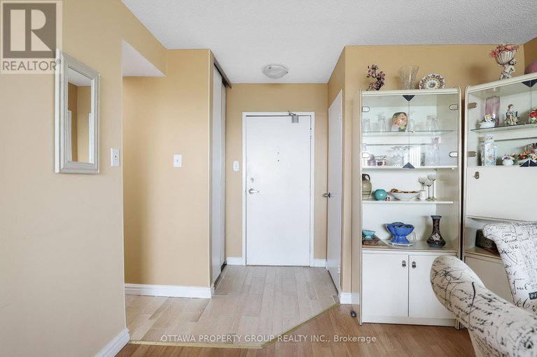 28628193/913-555-brittany-drive/viscount-alexander-park/ottawa/ontario/K1K4C5_6