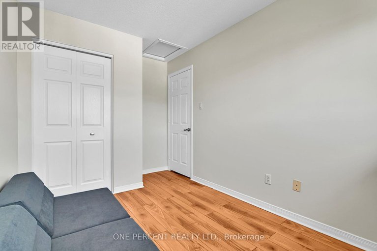 28463418/2572-alanis-private/emerald-woodssawmill-creek/ottawa/ontario/K1T4A1_25