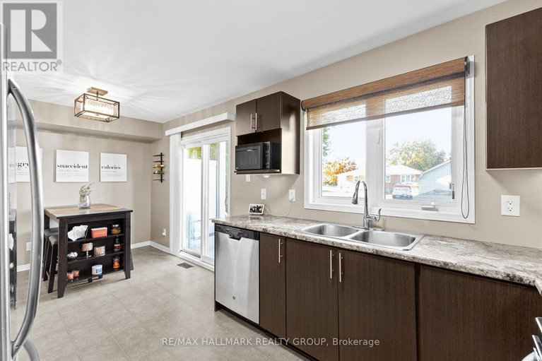 29431775/358-galston-private/mer-bleuebradley-estatesanderson-park/ottawa/ontario/K1W0G3_15