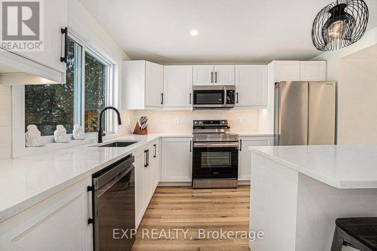 28268546/16-weybridge-drive/cedargrovefraserdale/ottawa/ontario/K2J2X2_13