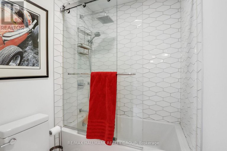 28843847/2154-rice-avenue/woodroffe/ottawa/ontario/K2A0C4_28