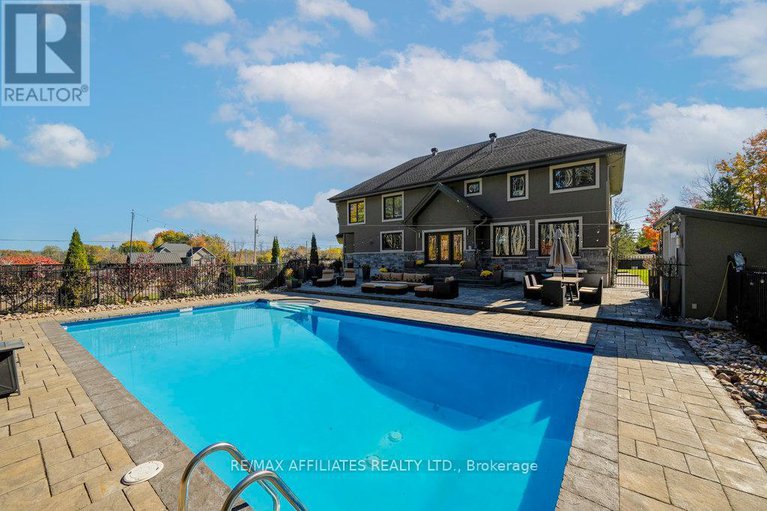 28142173/2284-summerside-drive/manotick-east-to-manotick-station/ottawa/ontario/K4M1B4_44