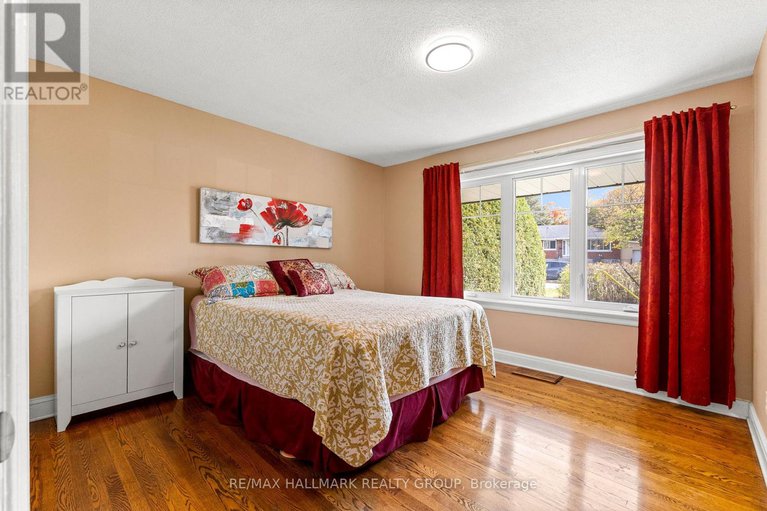 29013157/18-kerry-crescent/city-viewskylinefisher-heightsparkwood-hills/ottawa/ontario/K2E5V6_18