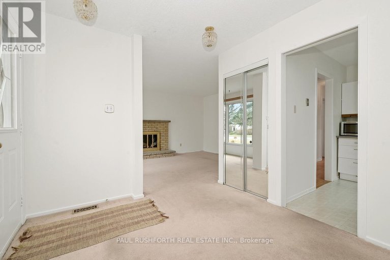 29628784/302-roxdale-avenue/bilberry-creekqueenswood-heights/ottawa/ontario/K1E1T8_4