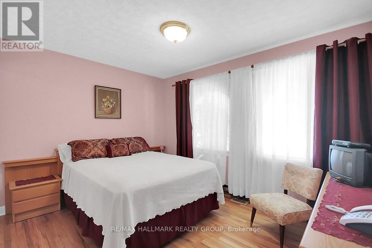 28789790/1124-guertin-avenue/billings-bridge/ottawa/ontario/K1H8B6_18