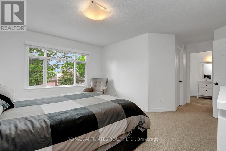 28483640/31-spur-avenue/bridlewood/ottawa/ontario/K2M2R9_28